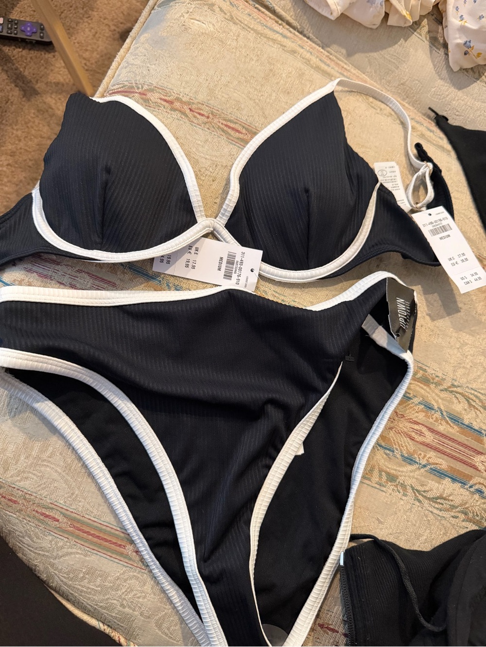 NWT Hollisted underwire bikini with high waisted matching bottoms size M